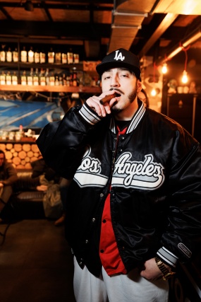 欧美帅哥抽雪茄图片